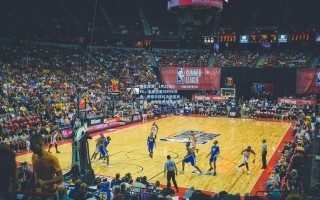 海星体育：3月22日UFC，王者卫冕与时代冲击—爱德华兹对决新星布雷迪，次中量级迎来关键转折