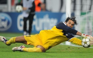 海星体育官网：英格拉姆次节突发离场返更衣室，球迷忧心健康状况引赛场波澜