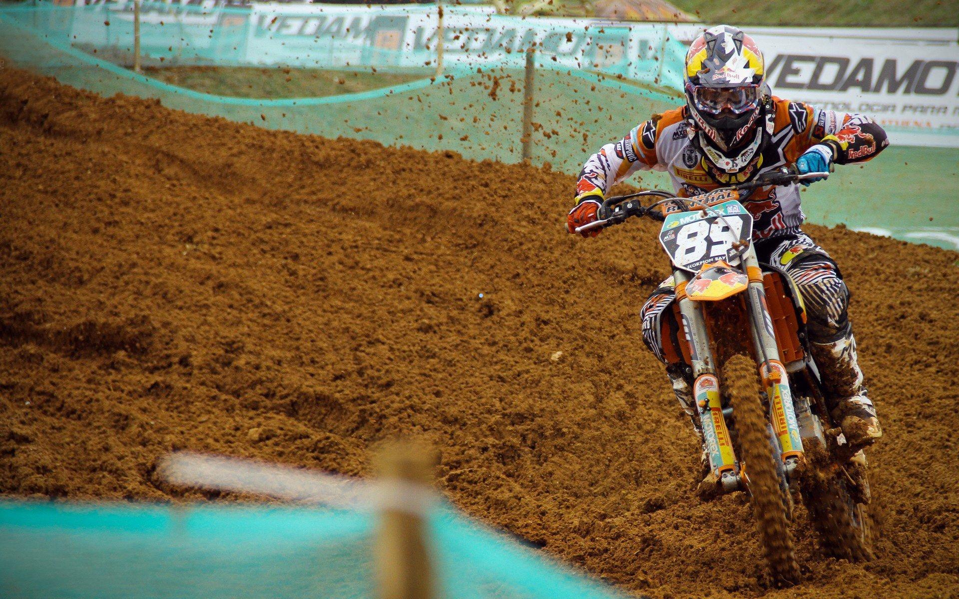 海星体育app下载_夜幕下的争议与追击，VAR风暴席卷巴萨，皇马趁势紧逼，马竞稳踞欧冠区-第2张图片-海星体育-全球体育赛事直播与实时比分平台