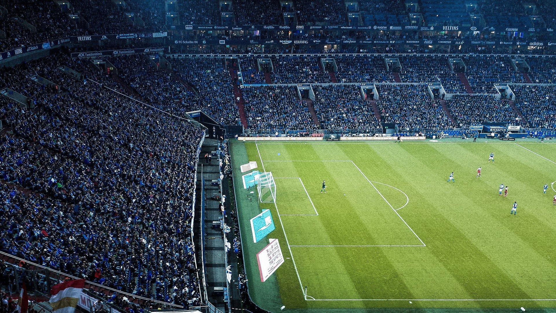 海星体育app下载_夜幕下的争议与追击，VAR风暴席卷巴萨，皇马趁势紧逼，马竞稳踞欧冠区-第3张图片-海星体育-全球体育赛事直播与实时比分平台