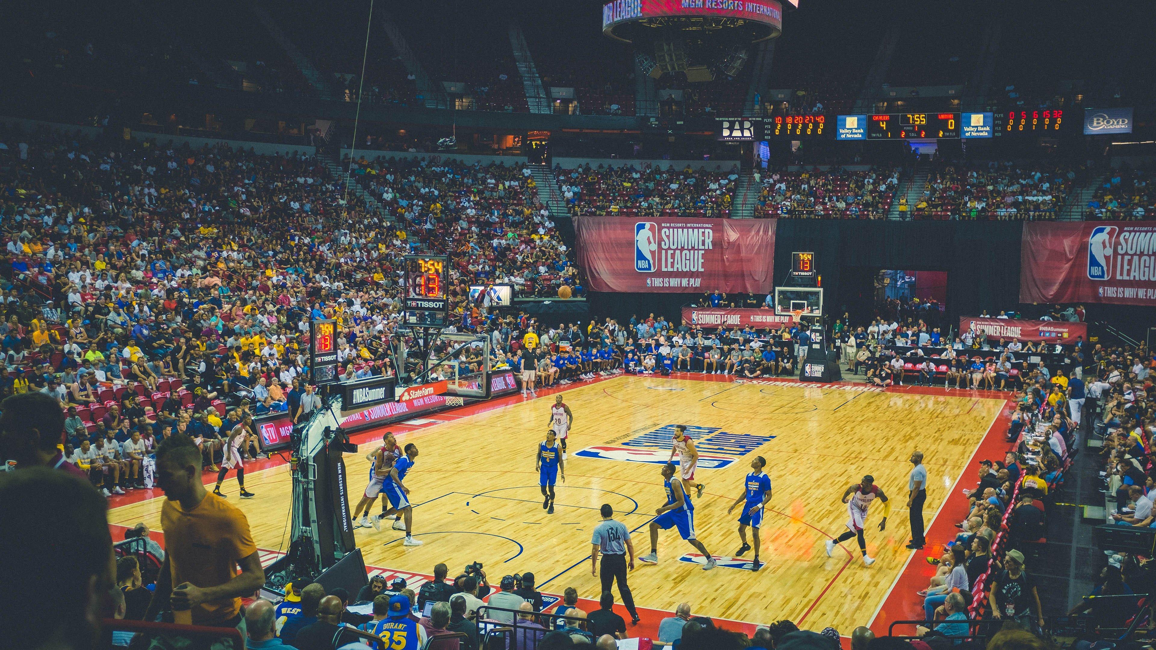 海星体育|2025赛季首秀，新晋首发中锋主宰内线，助猛龙队上演惊天逆转-第3张图片-海星体育-全球体育赛事直播与实时比分平台